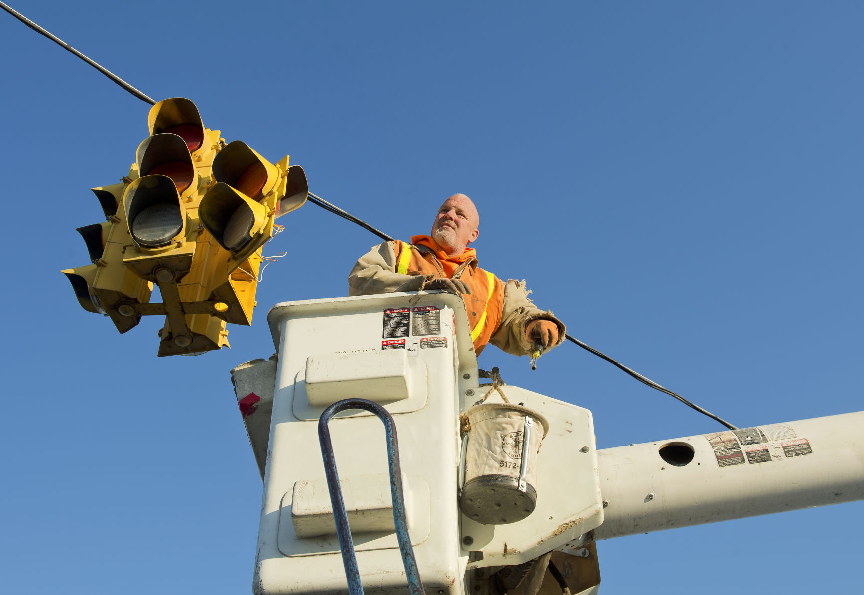 Four way stop signals change